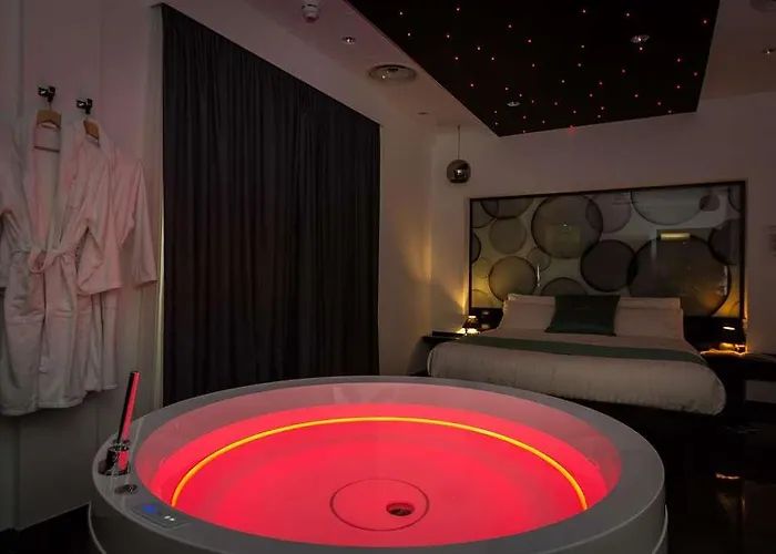 Jc Contemporary Hotel 4*