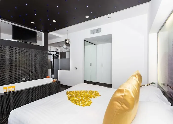 Jc Contemporary Hotel 4*
